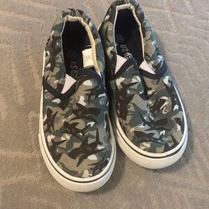 Kids Slip-On Camo Shark Print Sneakers - Green